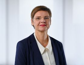 Diese Aufnahme zeigt die stellv. Pressesprecherin des Bundesamtes für Verfassungsschutz Frau Isabelle Kalbitzer