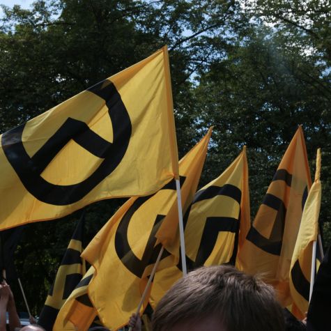 The photograph shows a demonstration event of the "Identitäre Bewegung e.V." on June 17, 2017 in Berlin. (Source: Rolf Kremming/picture alliance) The photograph shows a demonstration event of the "Identitäre Bewegung e.V." on June 17, 2017 in Berlin.